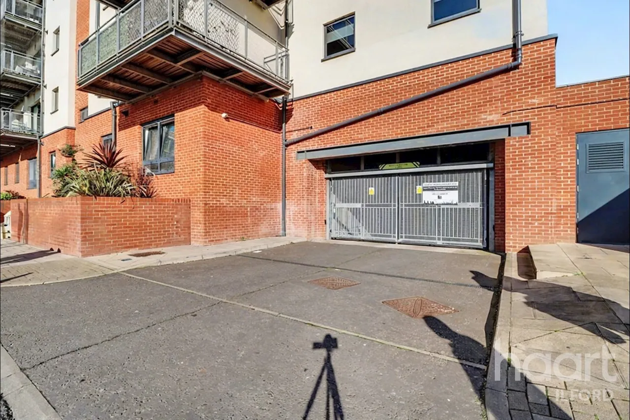Perth Road, Ilford, IG2, photo 4