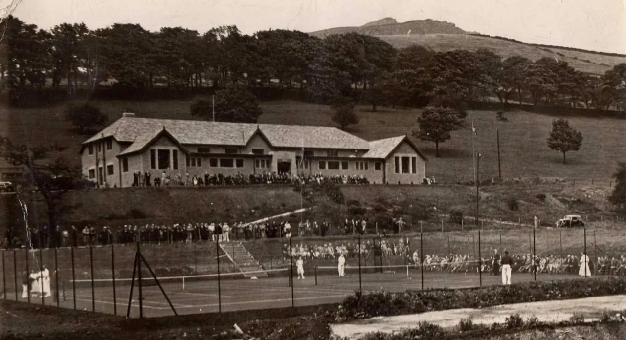 Chew Valley Road, Greenfield, OL3, photo 17