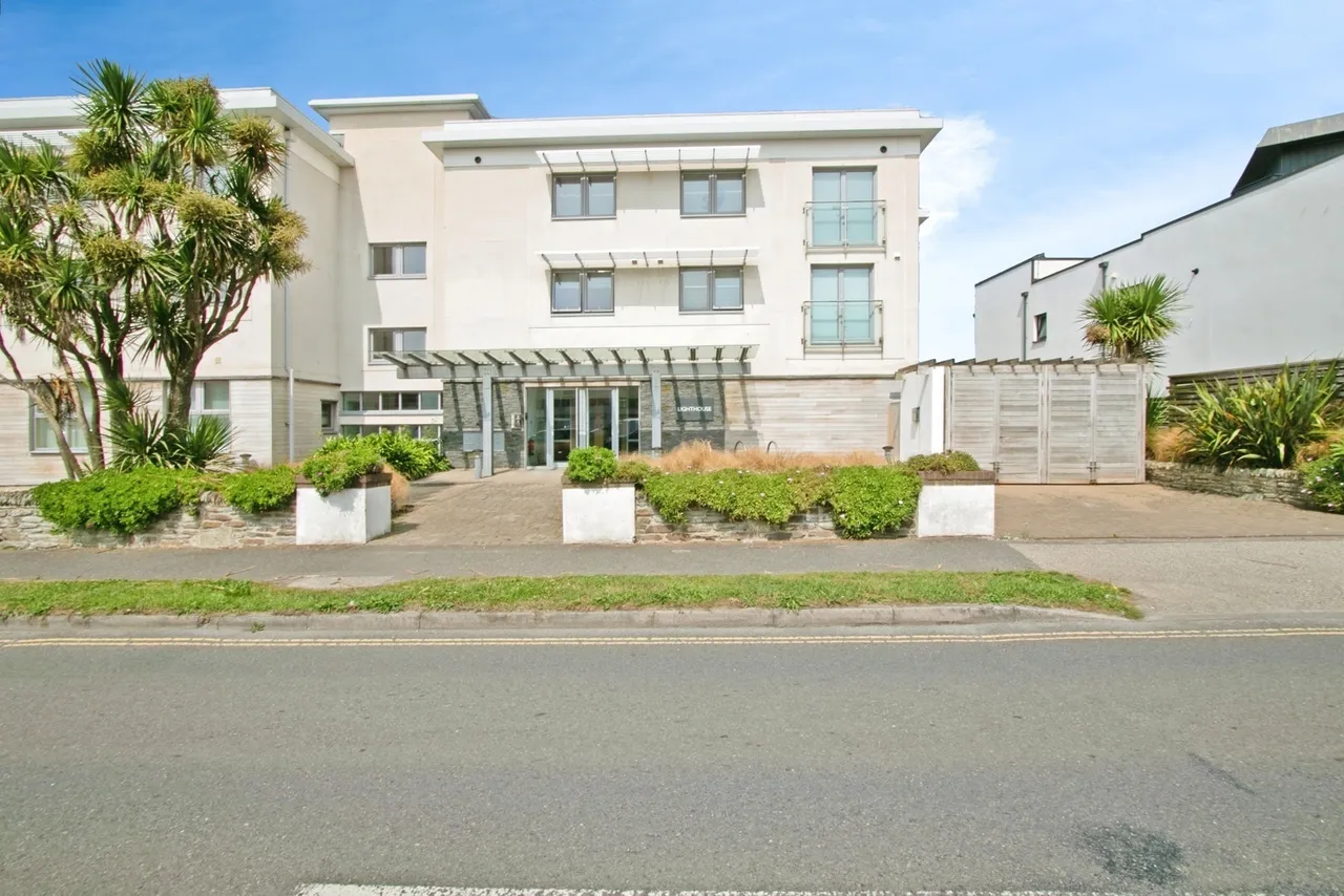 3 bed flat for sale, Pentire Avenue, Pentire, TR7