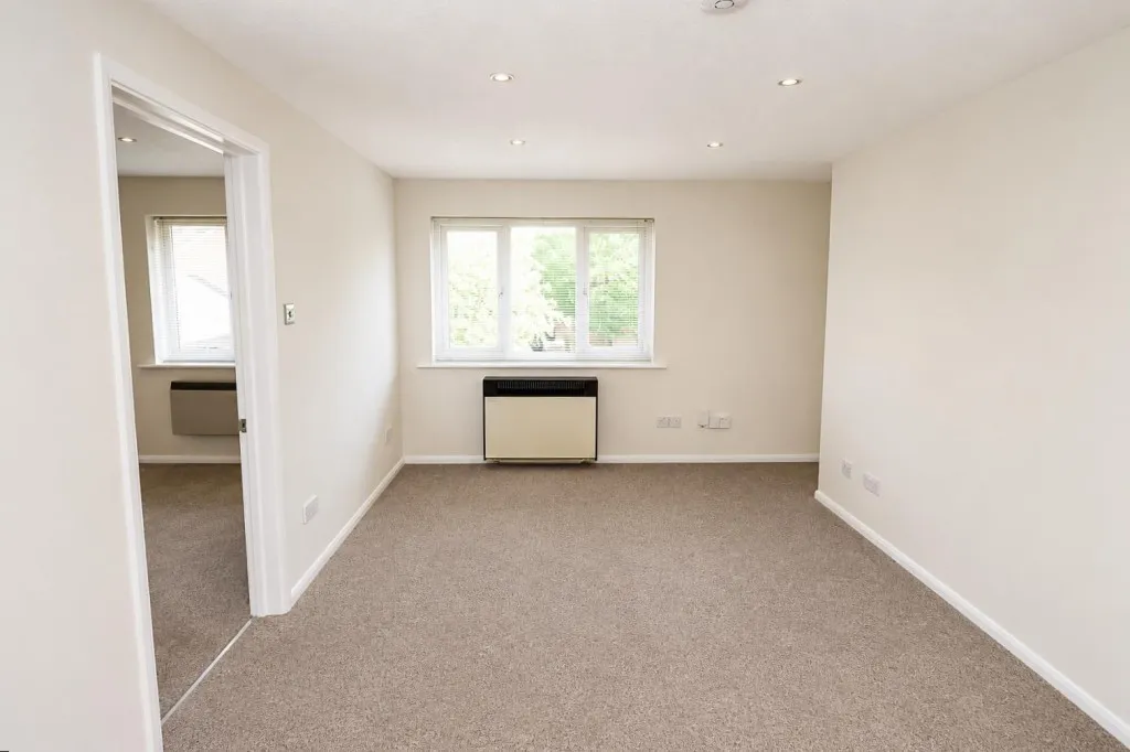 Swan Way, Church Crookham, photo 6