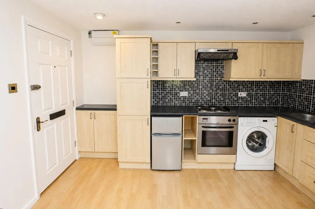 Swan Way, Church Crookham, photo 3