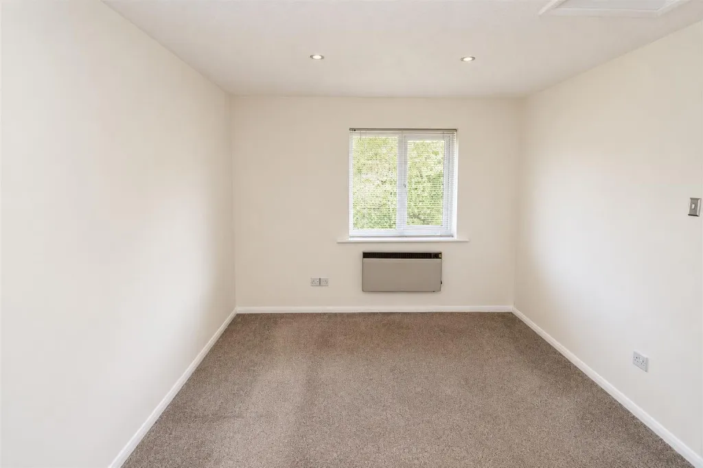 Swan Way, Church Crookham, photo 7