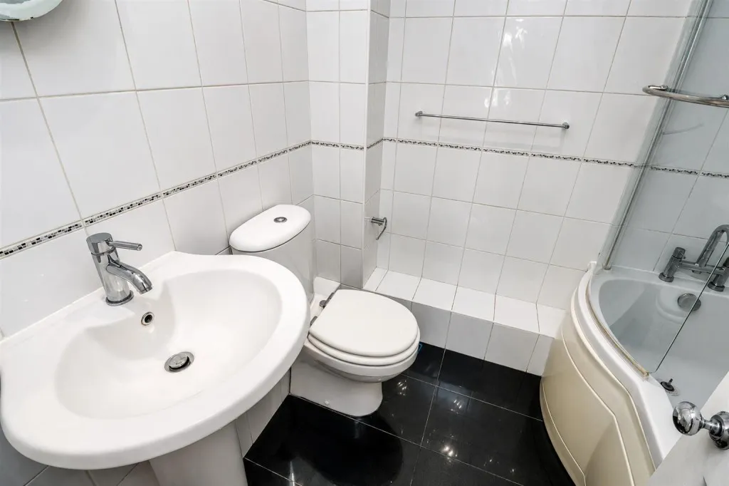 Swan Way, Church Crookham, photo 9