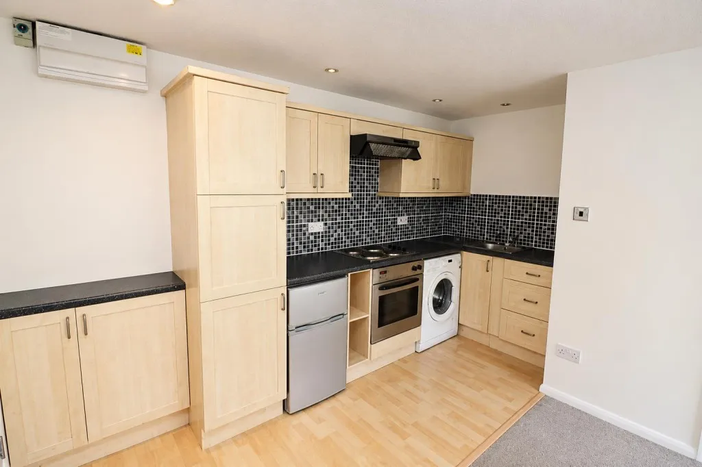 Swan Way, Church Crookham, photo 4