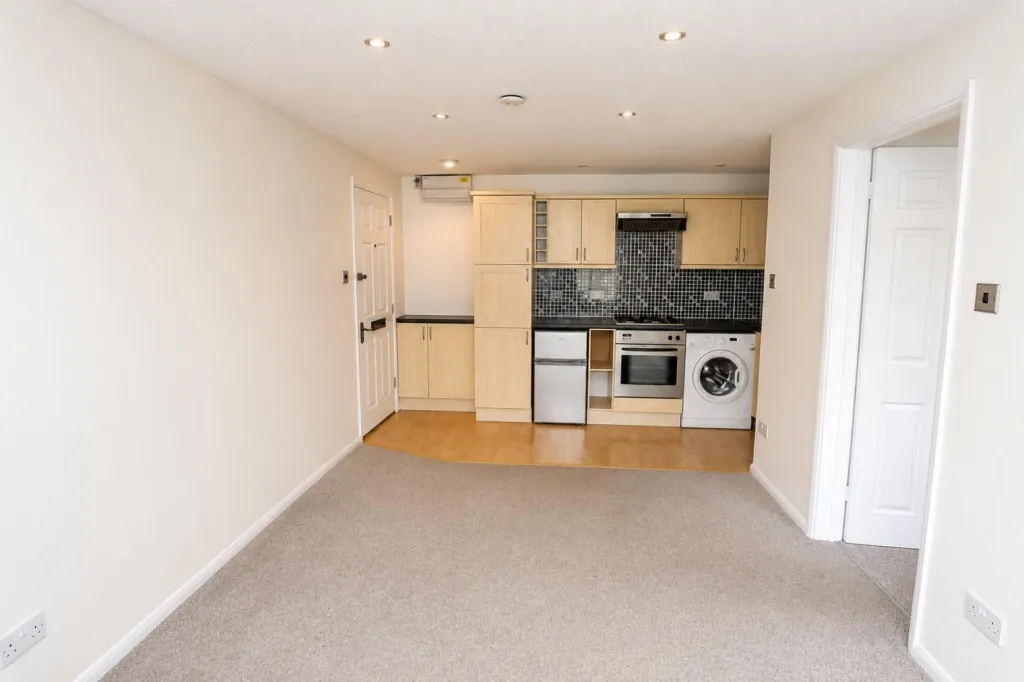 Swan Way, Church Crookham, photo 2