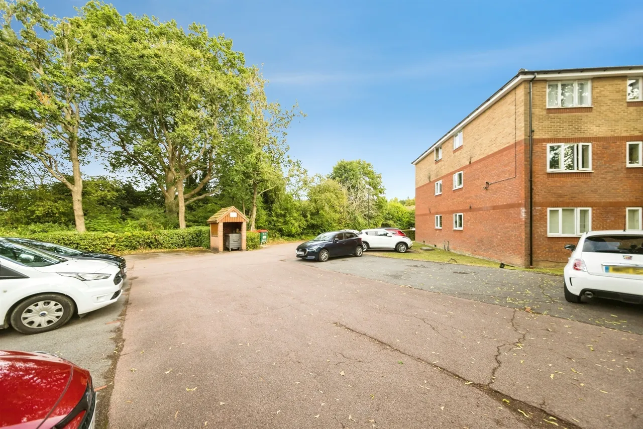 Chetwood Road, Crawley, RH11, photo 13