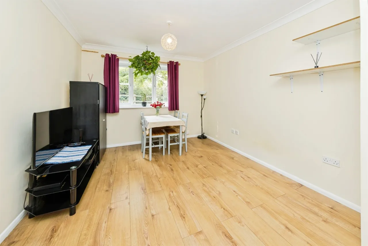 Chetwood Road, Crawley, RH11, photo 14