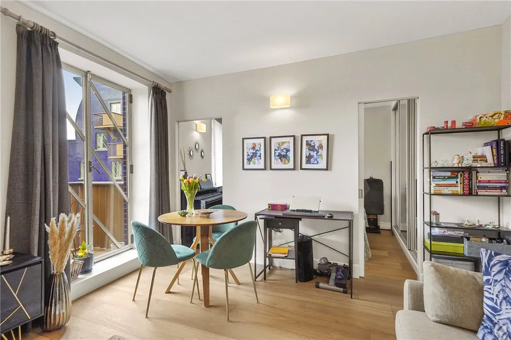 1 bed flat for sale — Queen Elizabeth Street, London, SE1