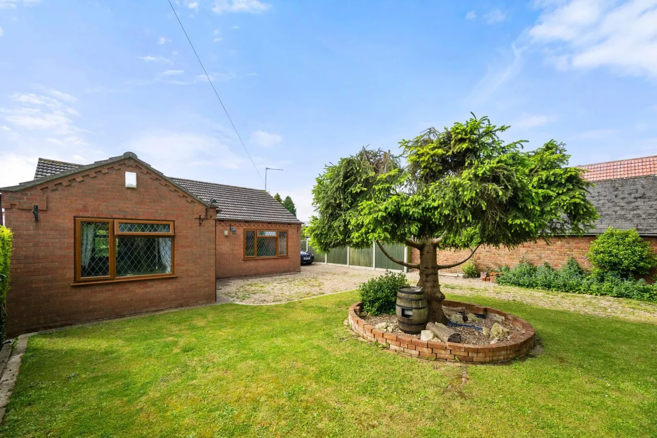 2 bed house for sale, Station Road, Willoughby, LN13