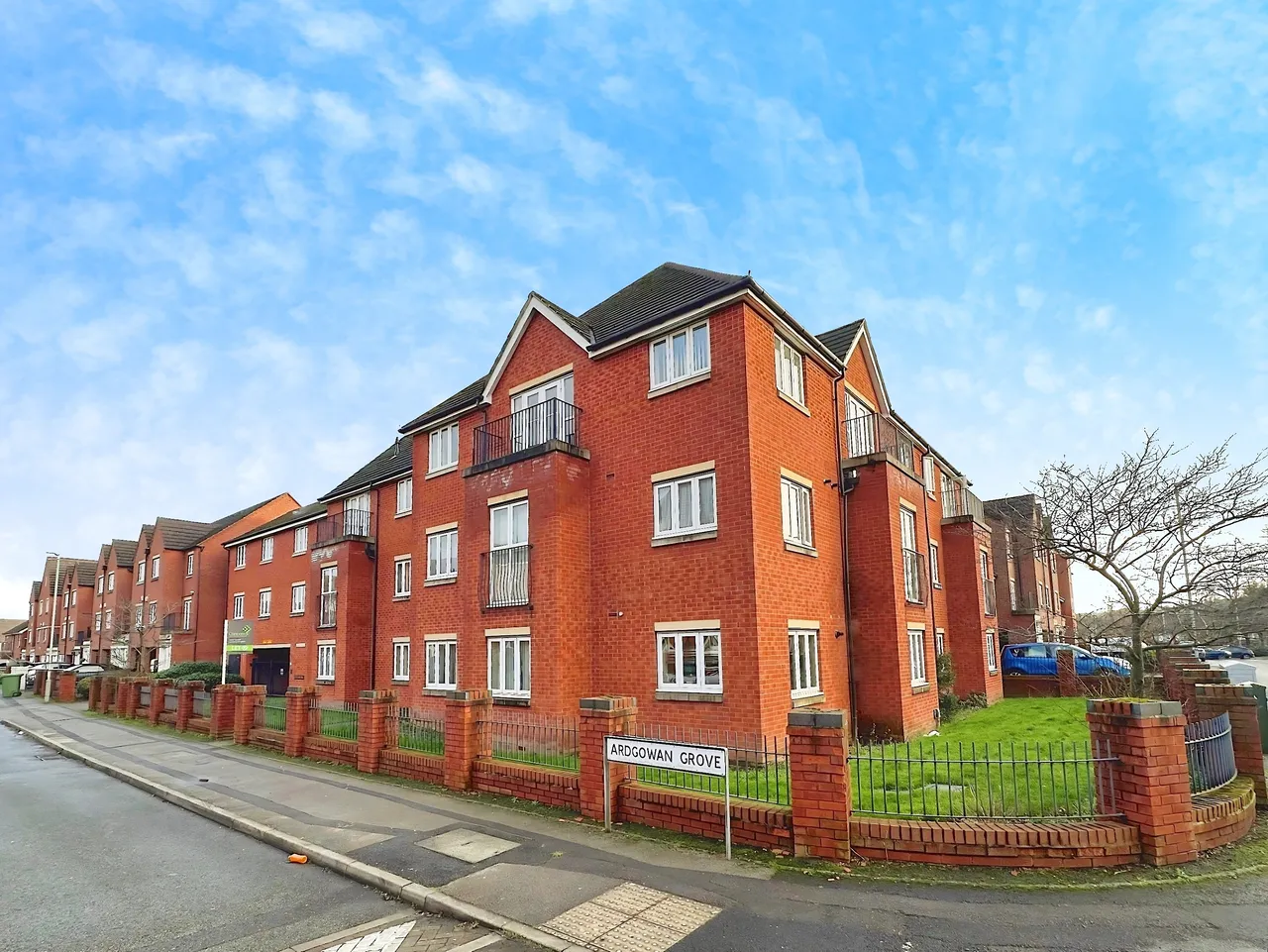 2 bed flat for sale — Ardgowan Grove, Parkfields, Wolverhampton, WV4