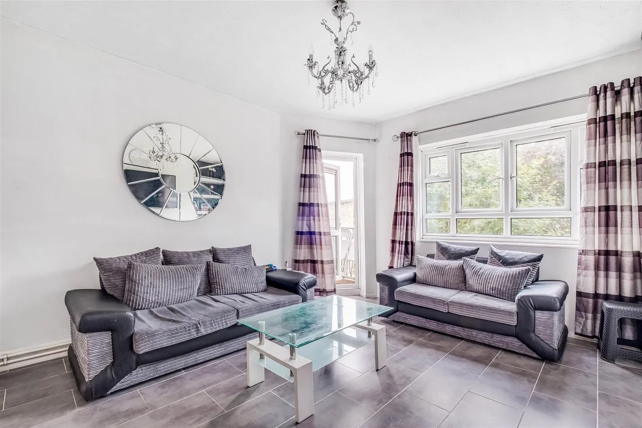 2 bed flat for sale, Horne Way, London, SW15