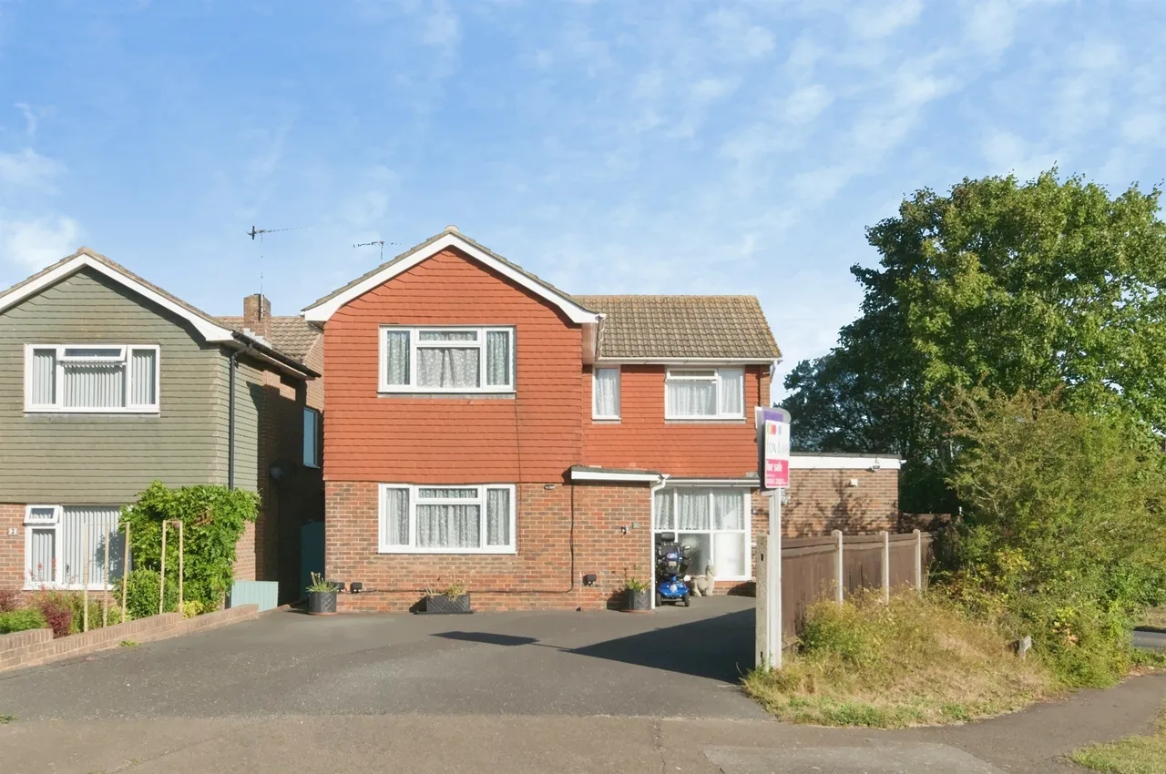 4 bed house for sale — Camber Close, Bexhill-On-Sea