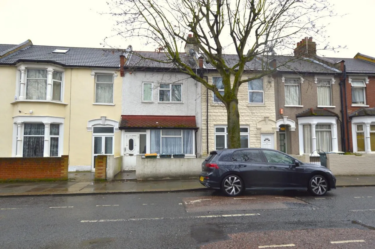 2 bed flat for sale, Tunmarsh Lane, Plaistow, E13