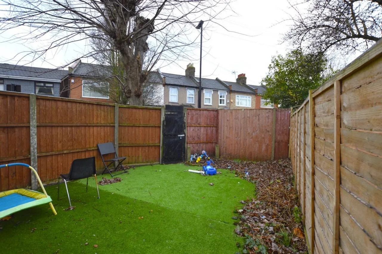 Tunmarsh Lane, Plaistow, E13, photo 6