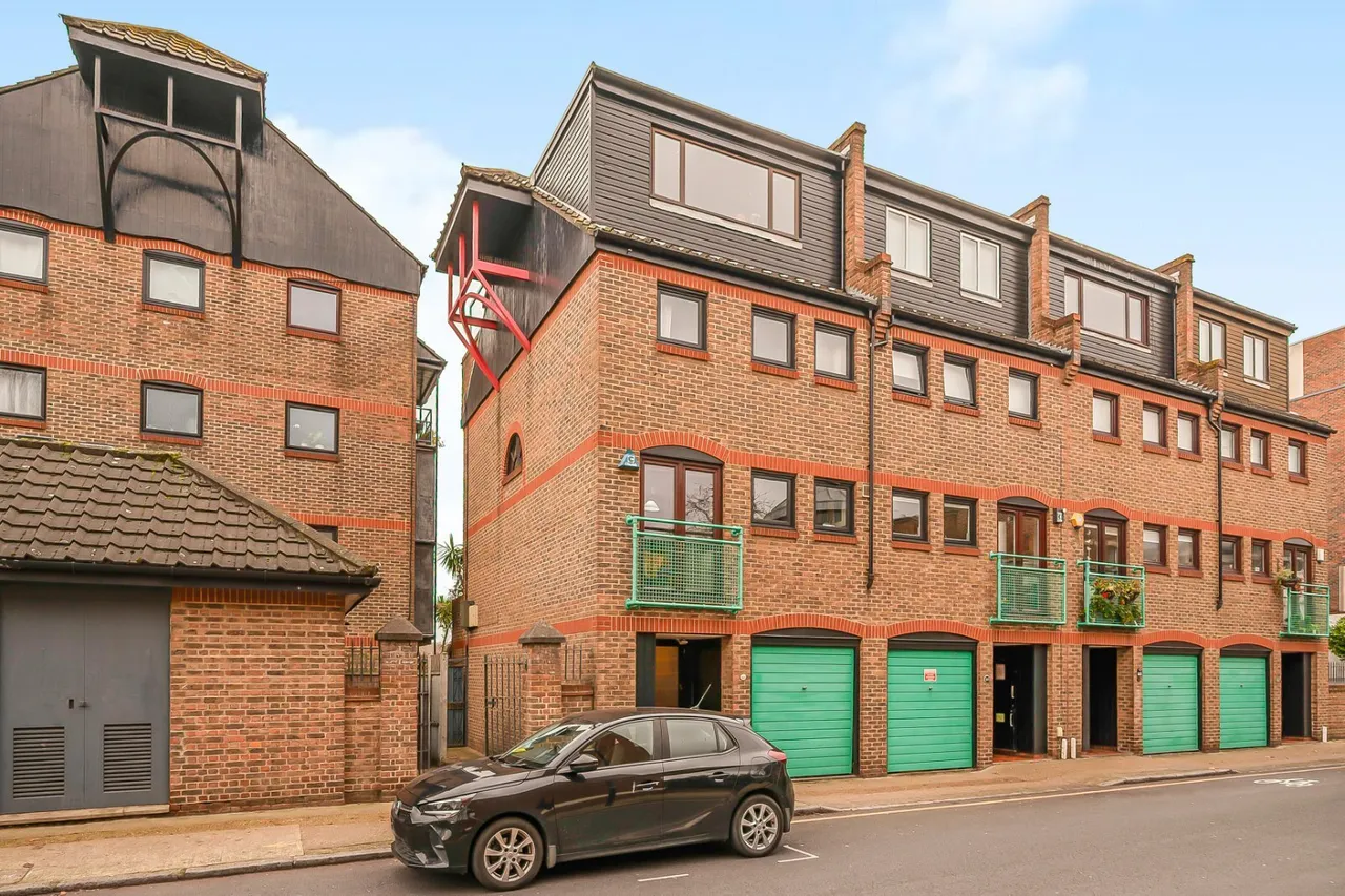 Ferry Street, London, E14, photo 4