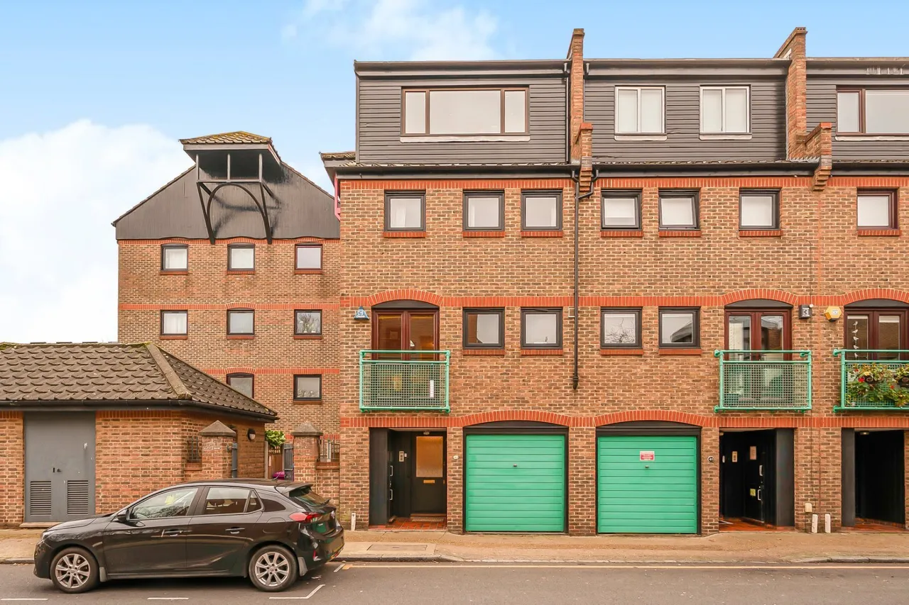 Ferry Street, London, E14, photo 15