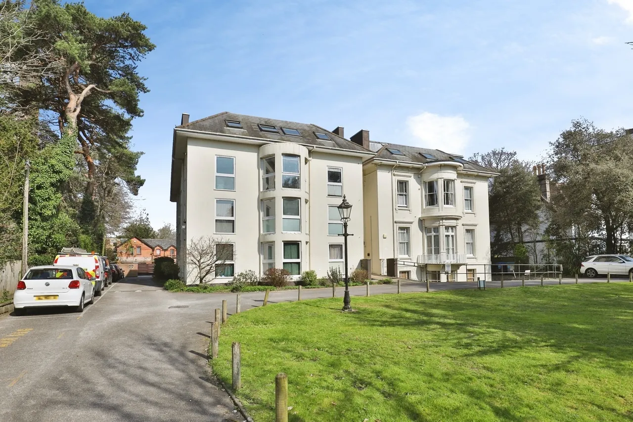 2 bed flat for sale, Christchurch Road, Bournemouth, BH1