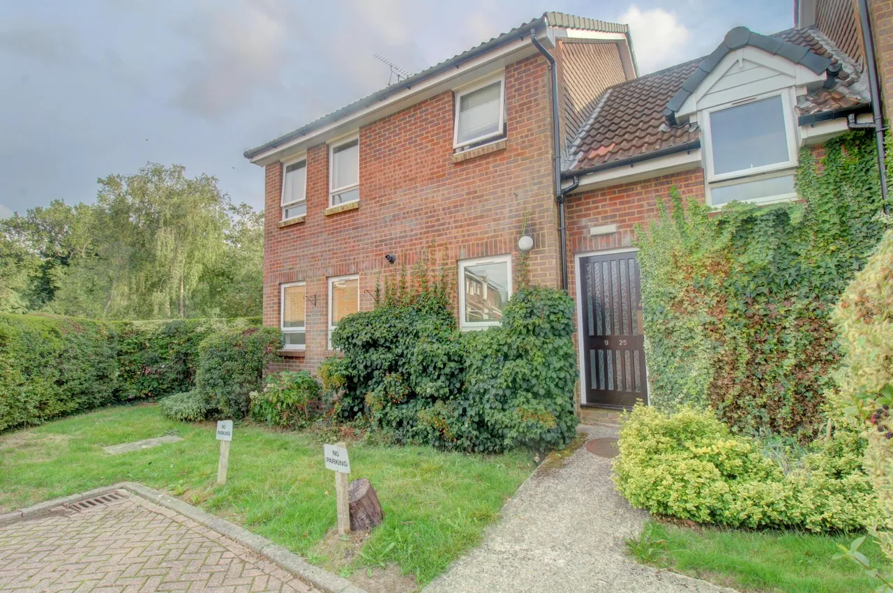 flat for sale, Markham Road, Capel, RH5