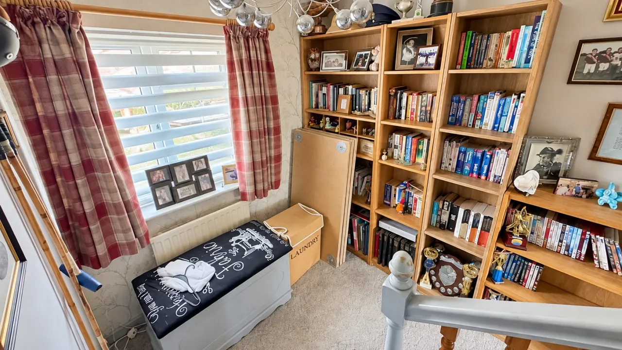 Mortimer Close, Netley Abbey, SO31, photo 14