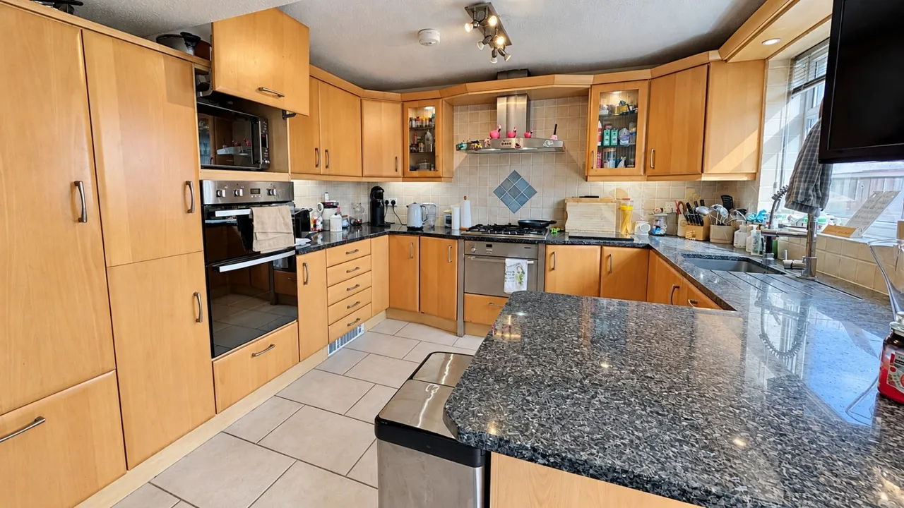 Mortimer Close, Netley Abbey, SO31, photo 3