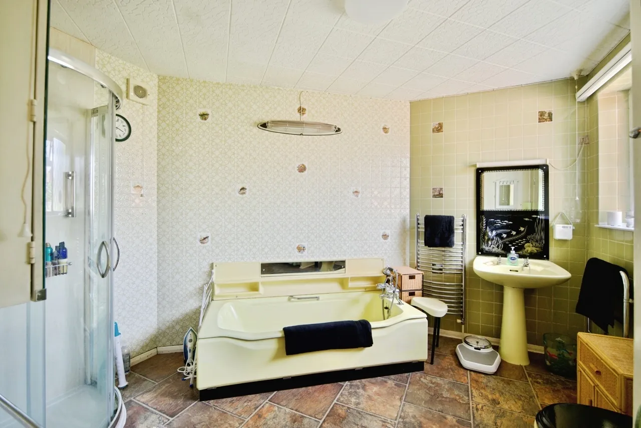 Peartree Gardens, Romford, RM7, photo 13