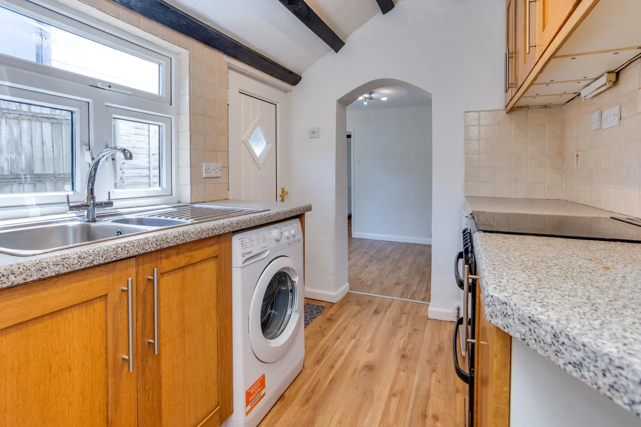 Albert Road, Horley, RH6, photo 2