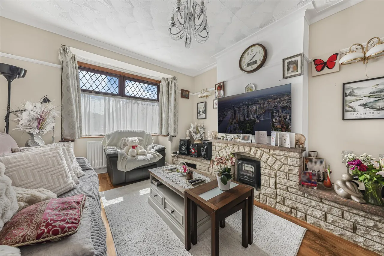 College Gardens, North Chingford, E4 7LP, photo 6