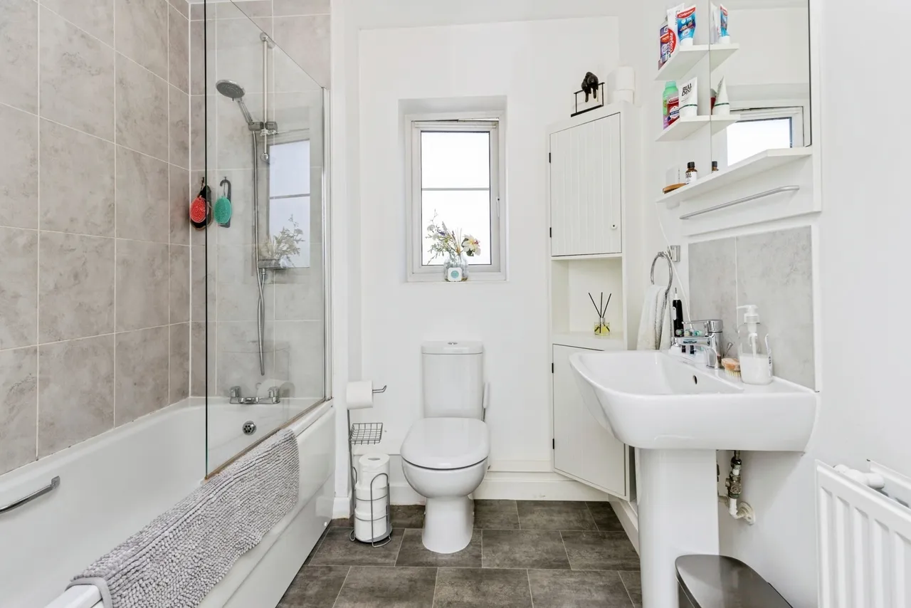 Somerley Drive, Crawley, RH10, photo 9