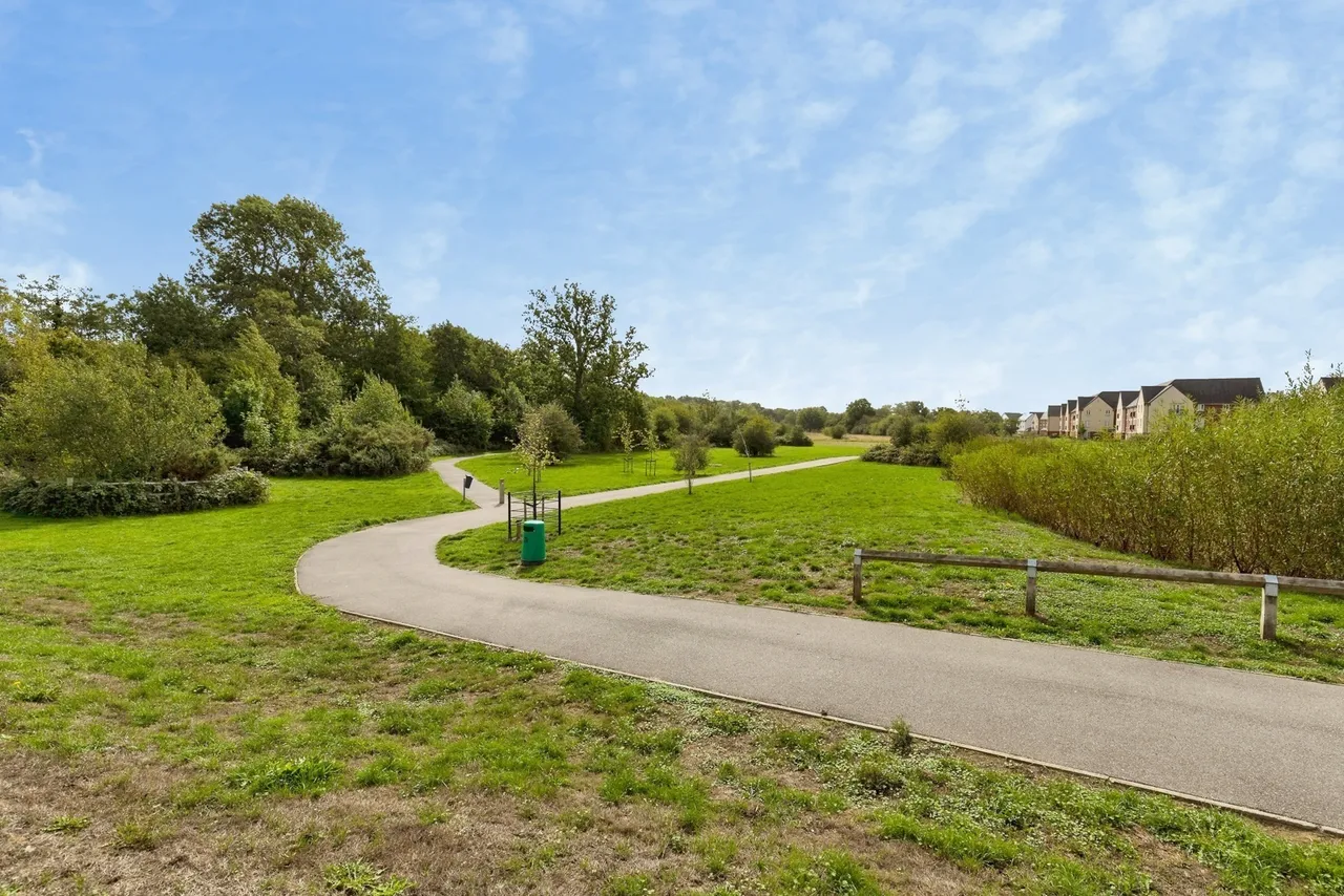 Somerley Drive, Crawley, RH10, photo 2