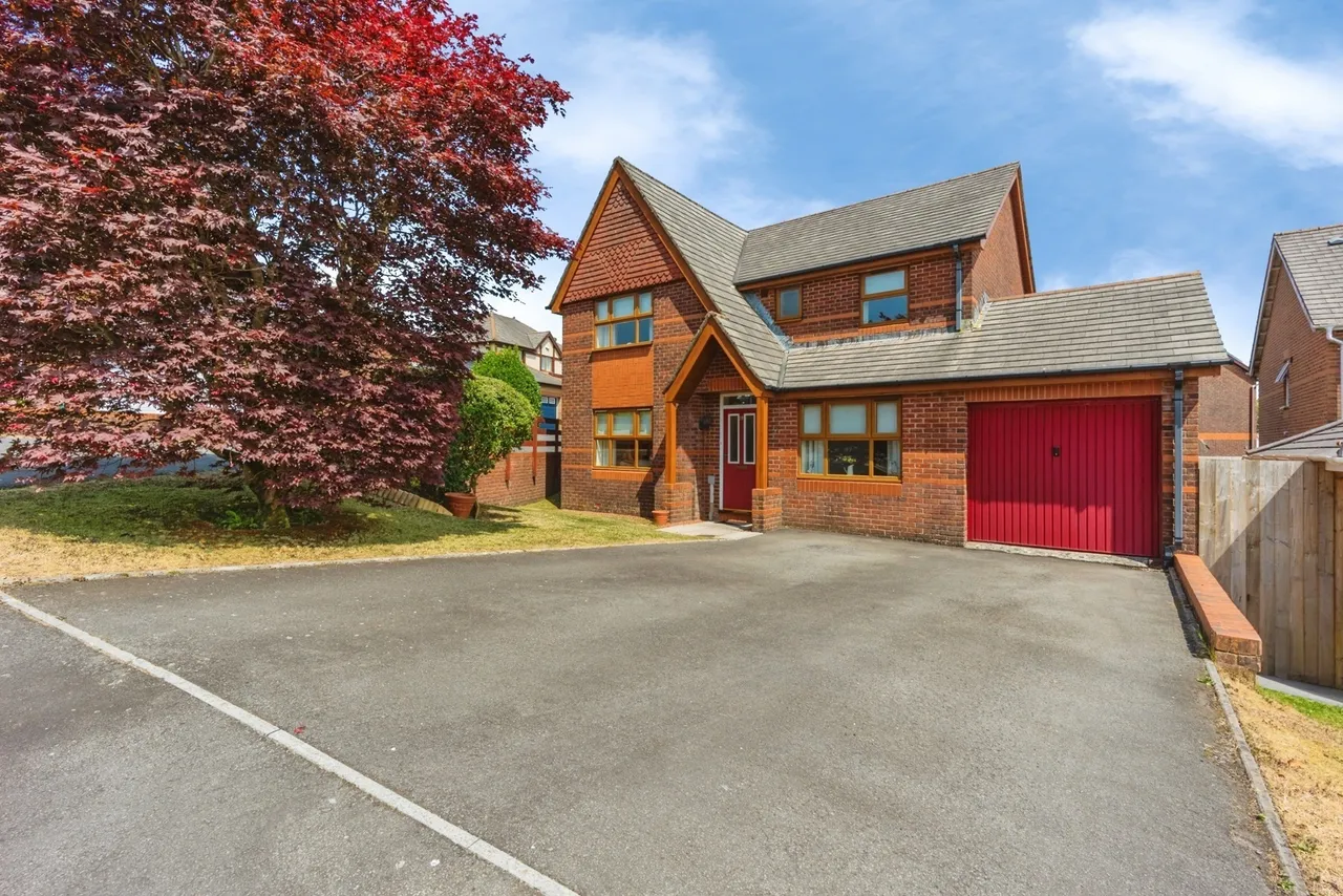 4 bed house for sale, Maes Becca, Llannon, SA14