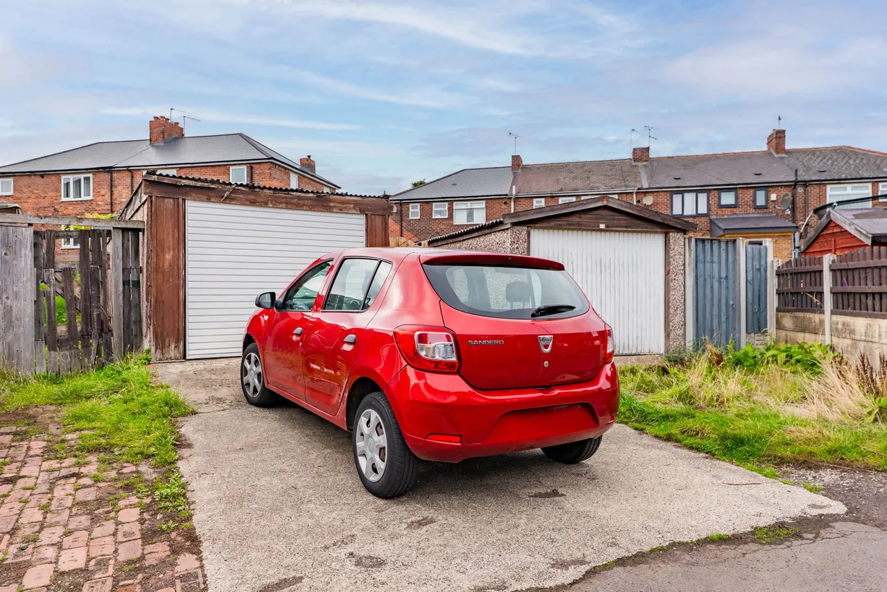 Longfields Crescent, Hoyland, S74, photo 30