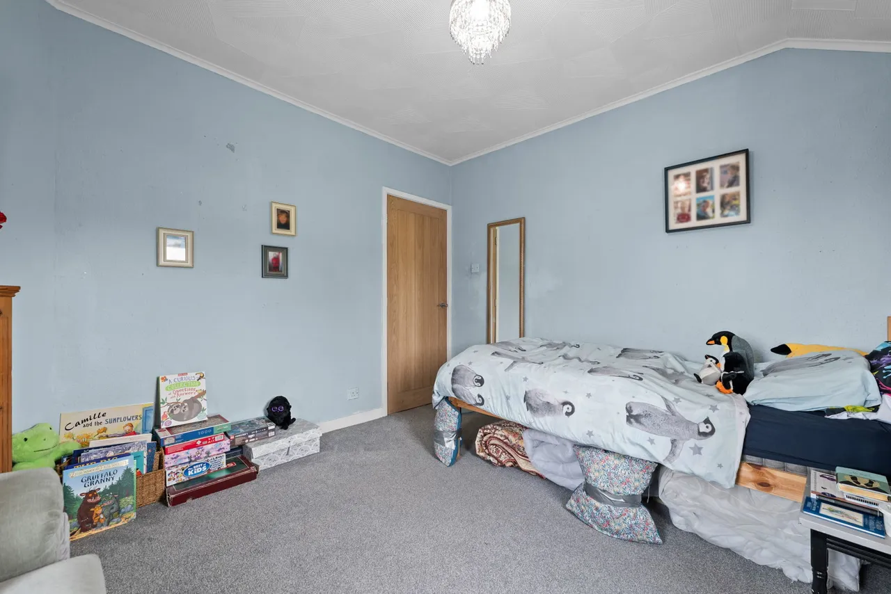 Longfields Crescent, Hoyland, S74, photo 22