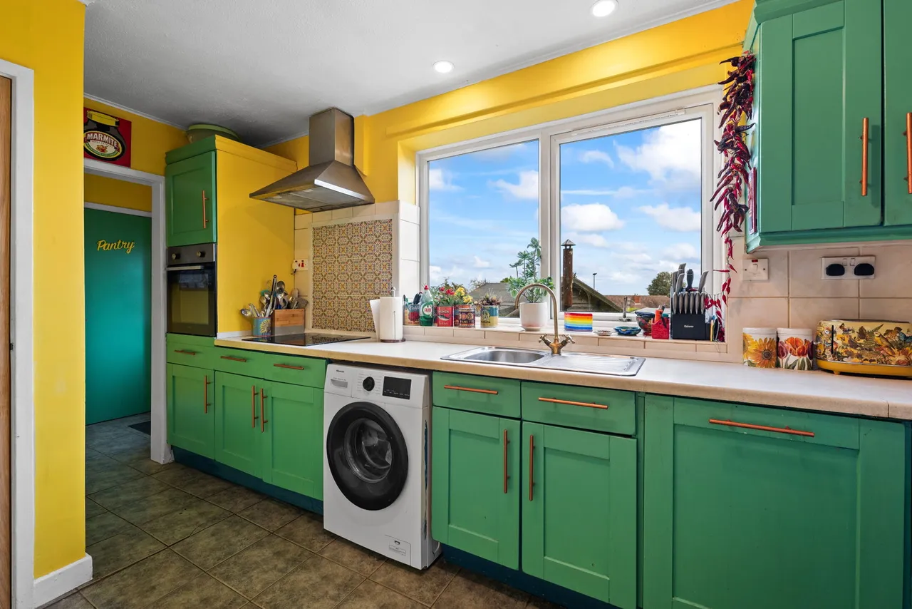 Longfields Crescent, Hoyland, S74, photo 10