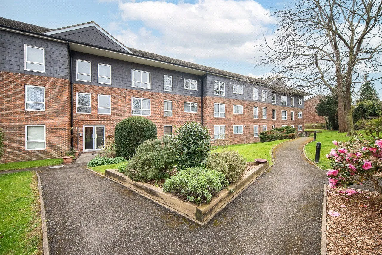 Briarwood Court, The Avenue, KT4 7EL, photo 11