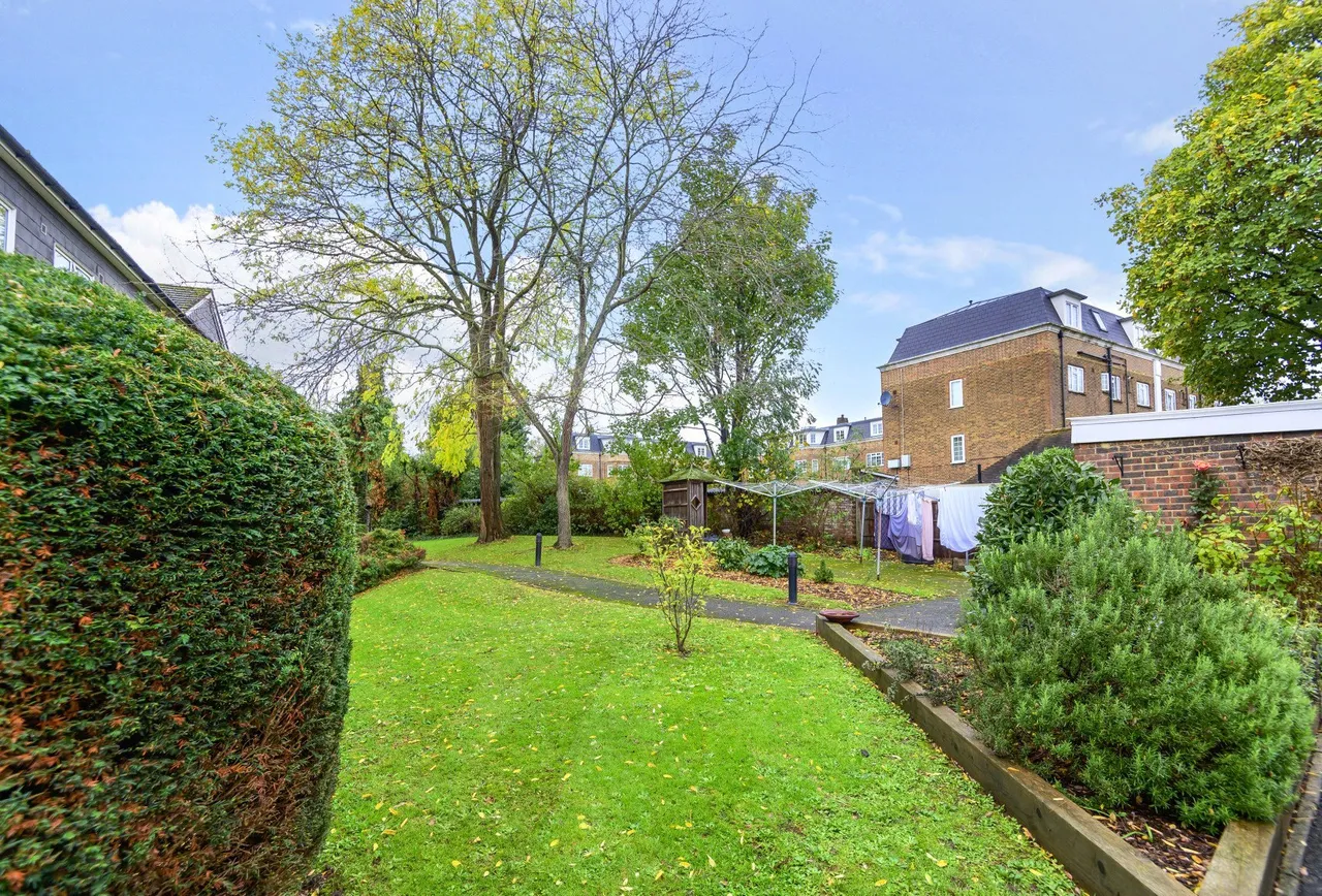 Briarwood Court, The Avenue, KT4 7EL, photo 12