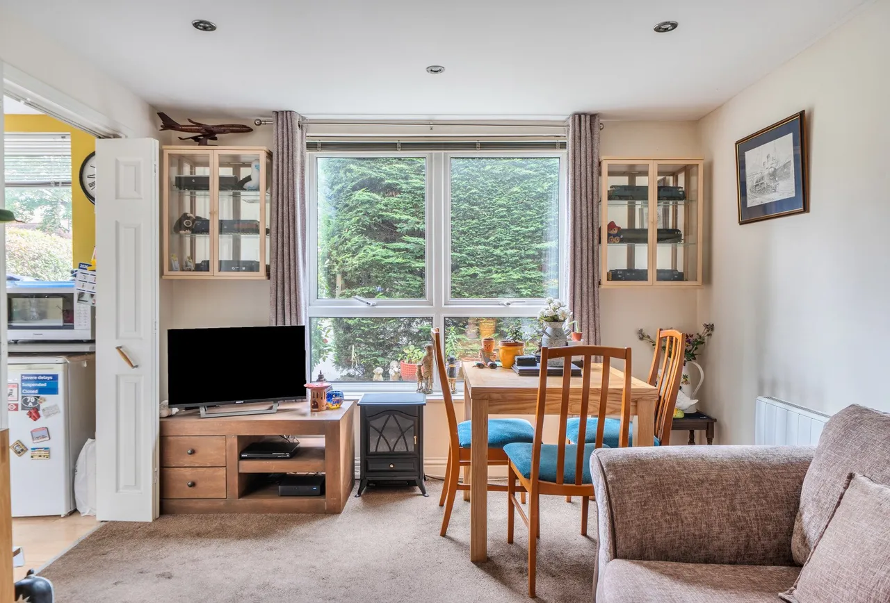Briarwood Court, The Avenue, KT4 7EL, photo 5