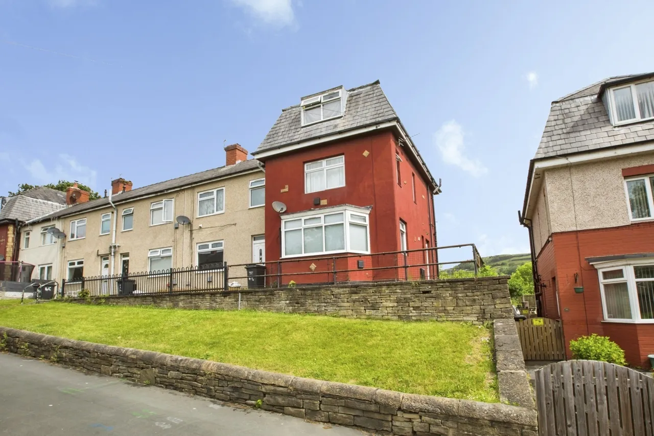 5 bed house for sale — Ovenden Way, Halifax, West Yorkshire, HX3