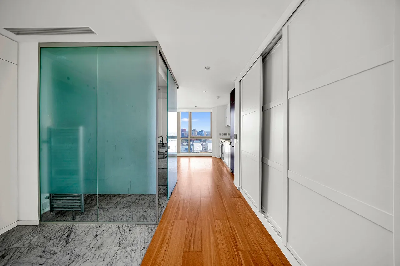 property for sale — Flat 1902, Ontario Tower, 4 Fairmont Avenue, London, E14 9JB