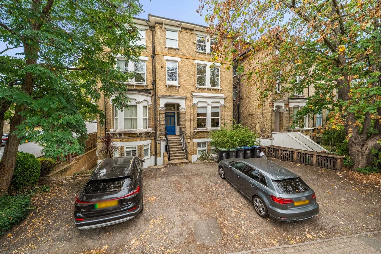 1 bed flat for sale, Thicket Road, London, SE20