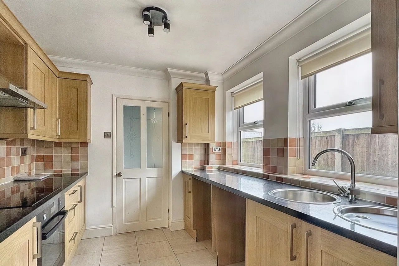 Bond Road, Ashford, photo 2