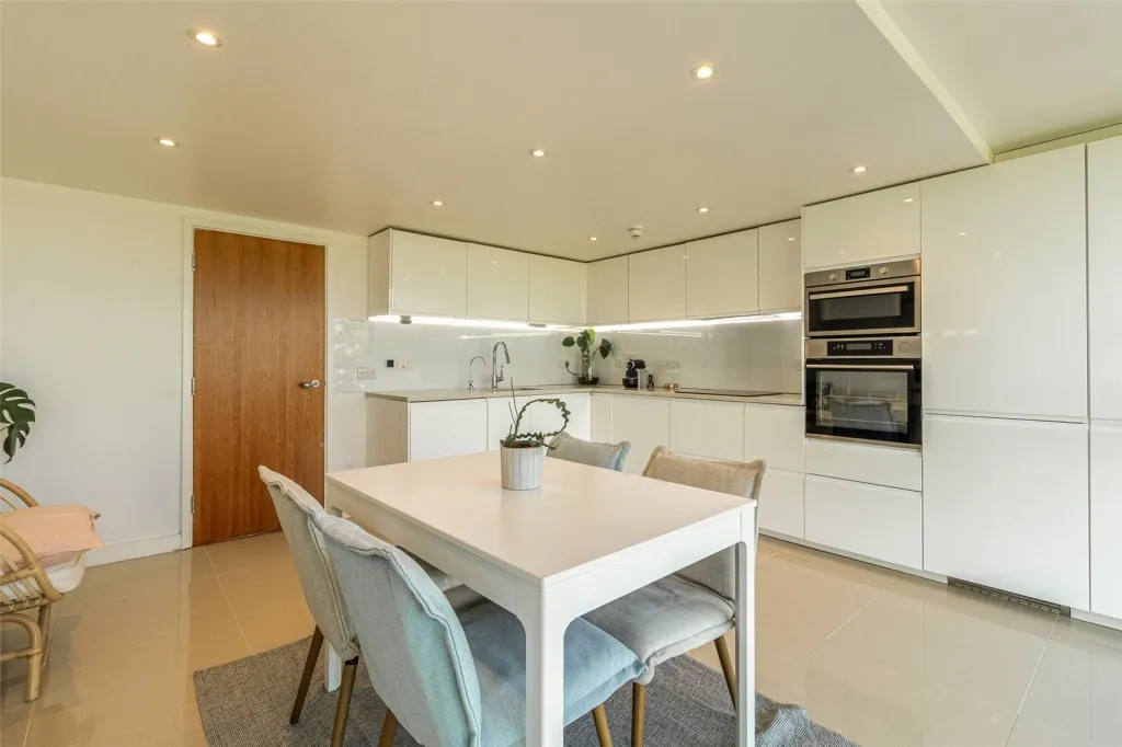 Hopton Road, Woolwich, SE18, photo 13
