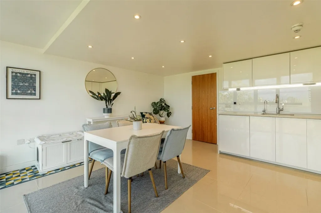 Hopton Road, Woolwich, SE18, photo 14