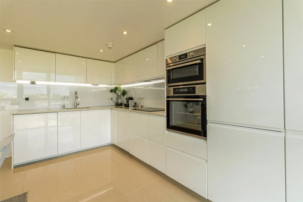 Hopton Road, Woolwich, SE18, photo 2