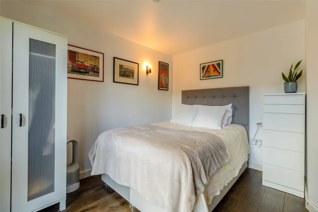 Hopton Road, Woolwich, SE18, photo 6