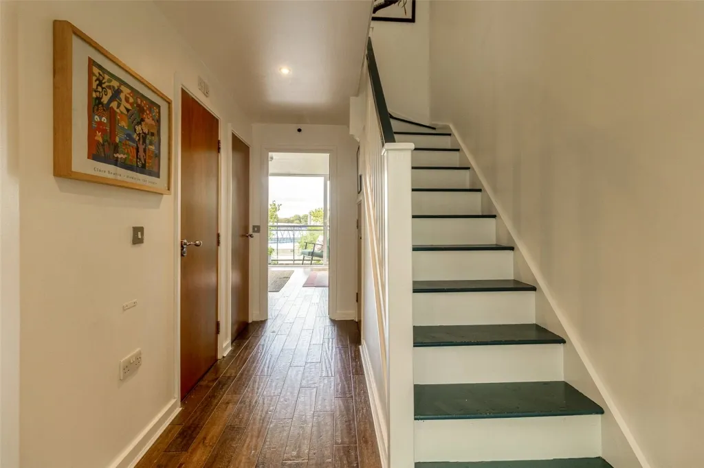 Hopton Road, Woolwich, SE18, photo 9