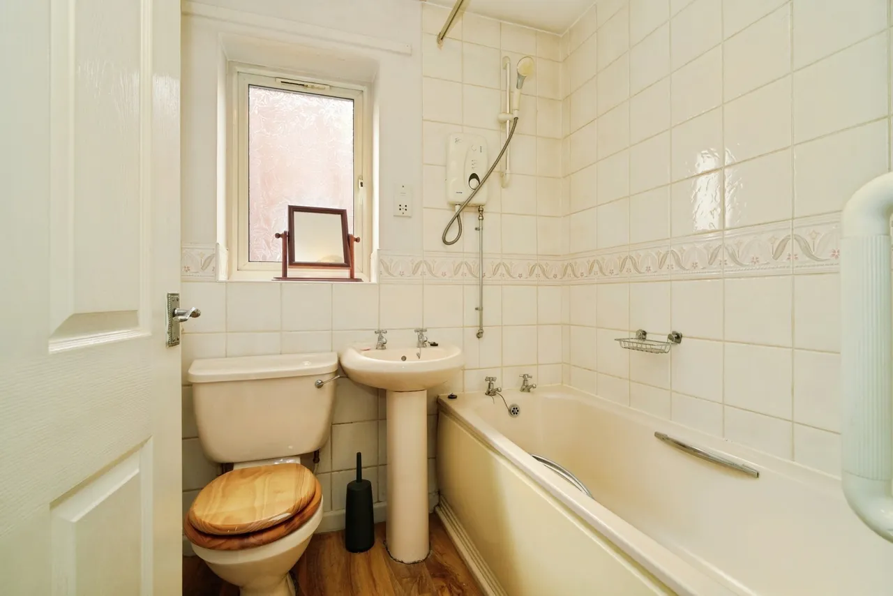 Wood Edge Close, Bolton, BL3, photo 9