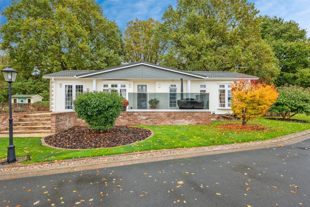 3 bed park home for sale — Woodlands Park, Haveringland, Norwich
