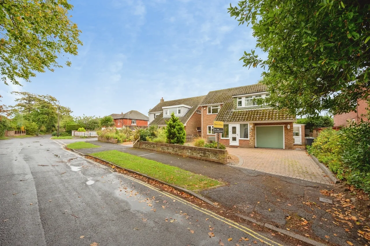 4 bed house for sale, Bacon Lane, Hayling Island, PO11