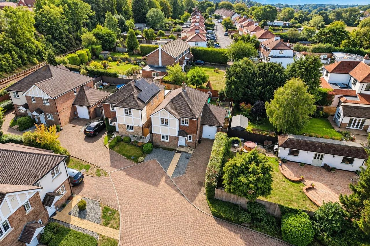 Anmer Close, Tadworth, KT20, photo 20