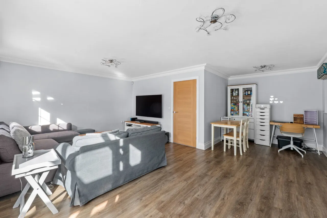 Anmer Close, Tadworth, KT20, photo 6